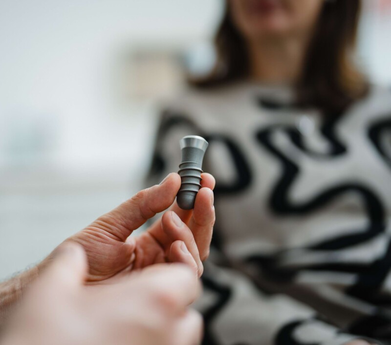 Implantat-Modell f&uuml;r die Beratungsgespr&auml;che in der Praxis in W&uuml;rzburg