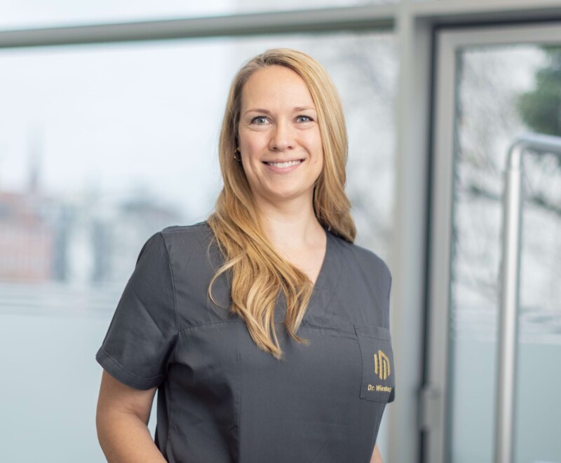 Portrait von Dr. Christina Wiesbeck, Zahn&auml;rztin bei Will und Mai in W&uuml;rzburg