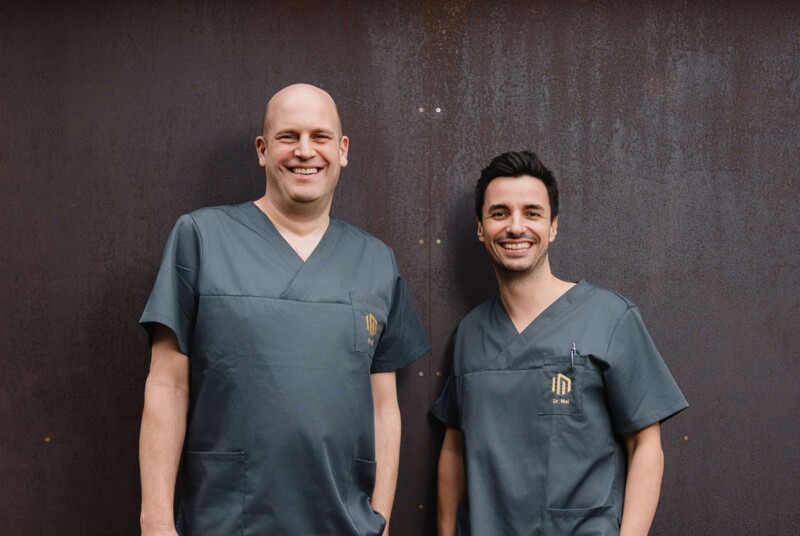 Dr. Will und Dr. Mai begr&uuml;&szlig;en Sie in der Praxis f&uuml;r Kieferchirurgie in W&uuml;rzburg.